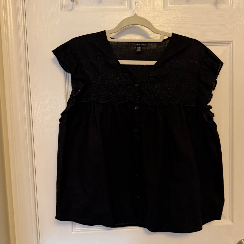 Saks Black Eyelet Shirt Sleeve NWOT Size L